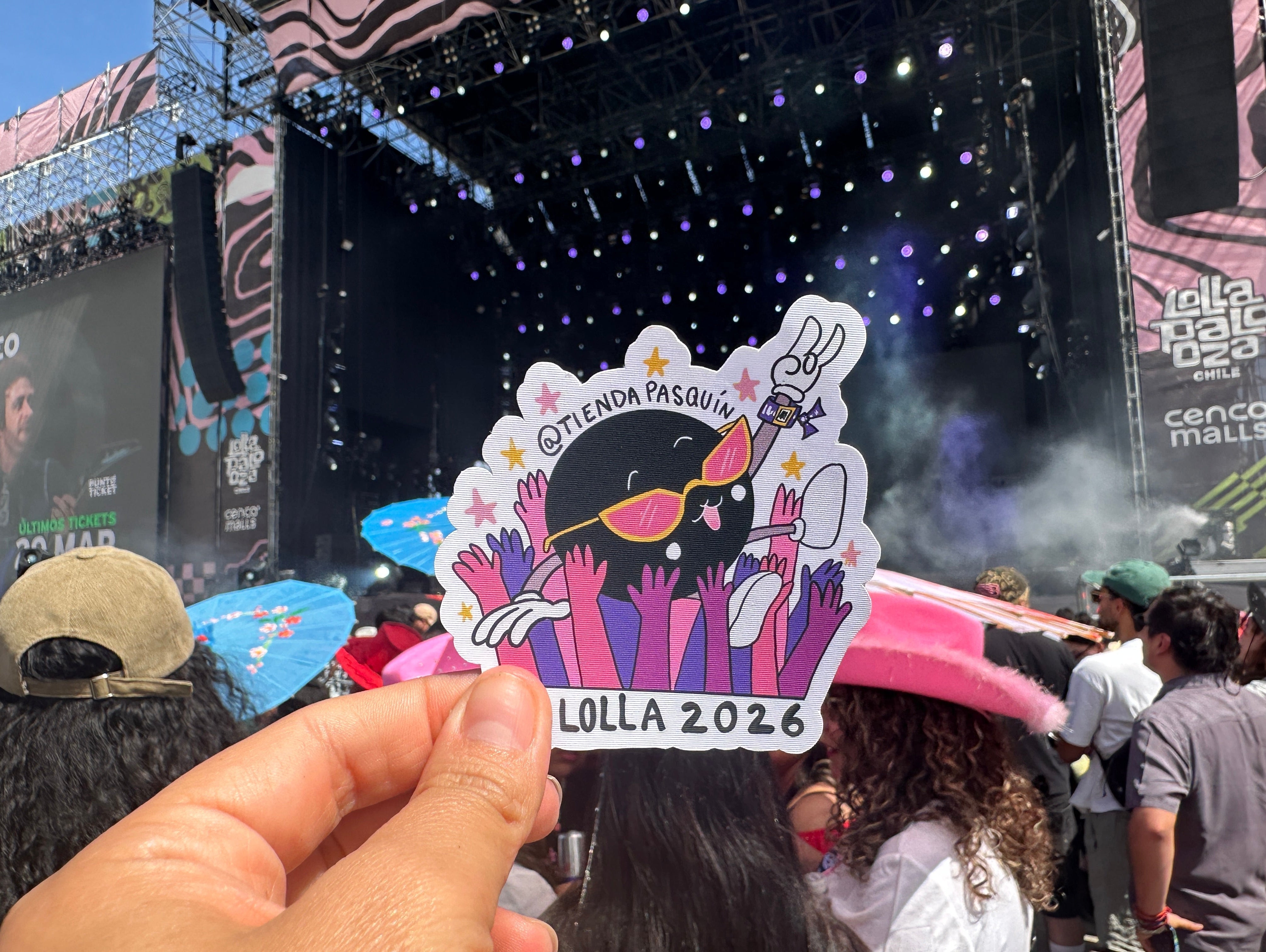 Tienda Pasquín en Lolla Market: fan art, stickers removibles y activaciones en Lollapalooza Chile 2026