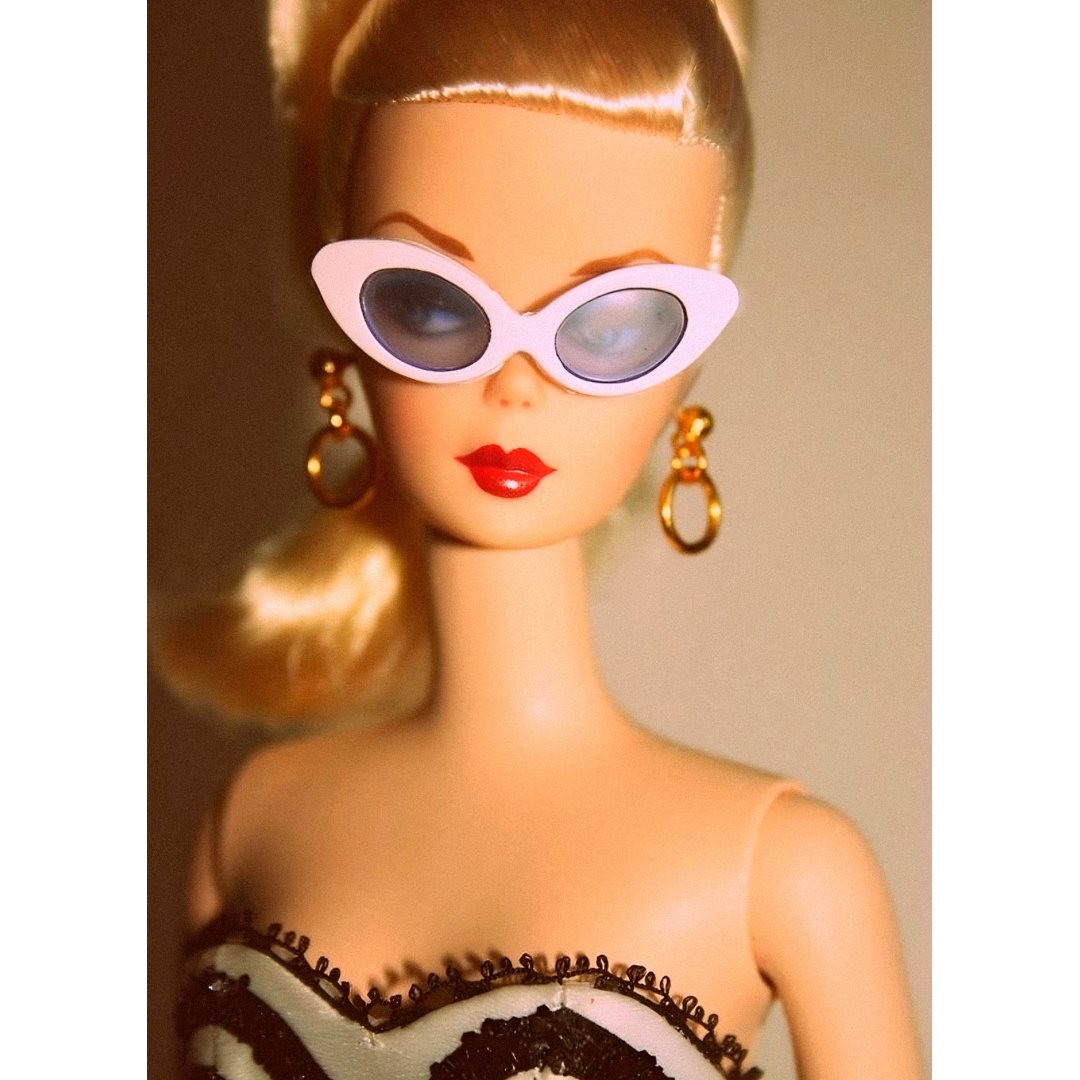 Mini Poster Adhesivo Reutilizable: Barbie vintage clásica - Tienda Pasquín